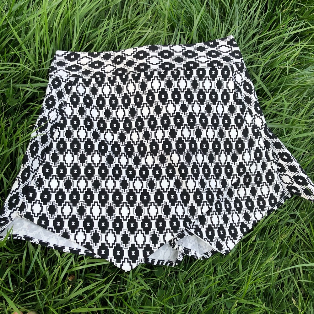 Design Lab Print Skort - Picture 2 of 8